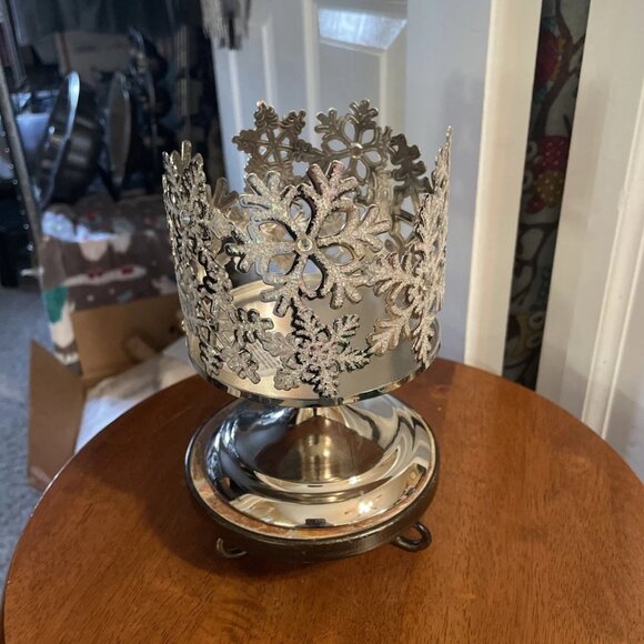 Bath & Body Works Crystal Glitter Snowflake Pedestal Silver 3 Wick Candle Holder - Picture 1 of 6